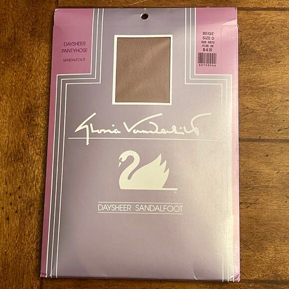 Gloria Vanderbilt Daysheer  Sandalfoot Pantyhose Size:  D, Color:   Beige C-10 - Picture 1 of 12